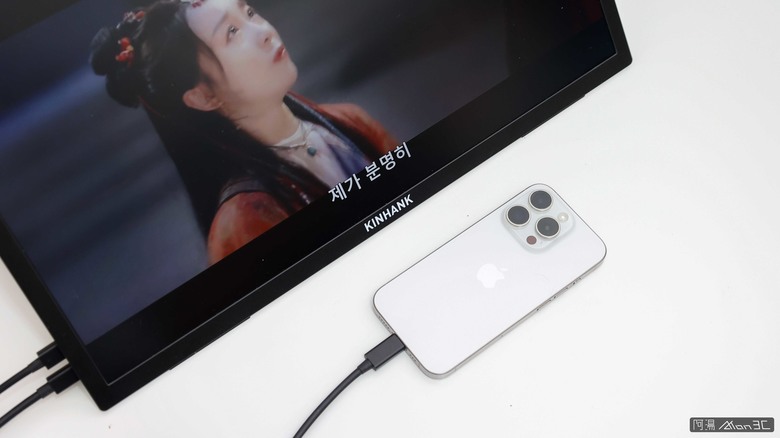 「心得」Kinhank 18.4 - 不只是個攜帶螢幕，更是一台能四處跑的 4K 電視