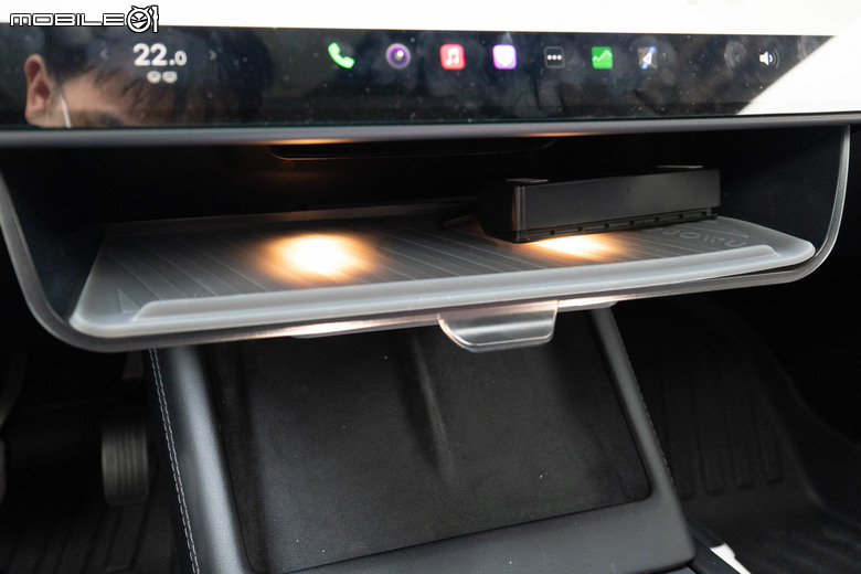 交車後才是入坑的開始！陳家小白 Model 3 的保險／隔熱紙選擇、還有 JOWUA 大全配件入手心得
