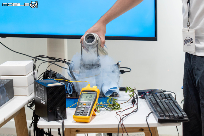 【活動體驗】Mobile01 x 微星 EZ DIY PC 組裝體驗會 體驗 DIY 組裝樂趣／液態氮超頻 還有專業小姐姐指導