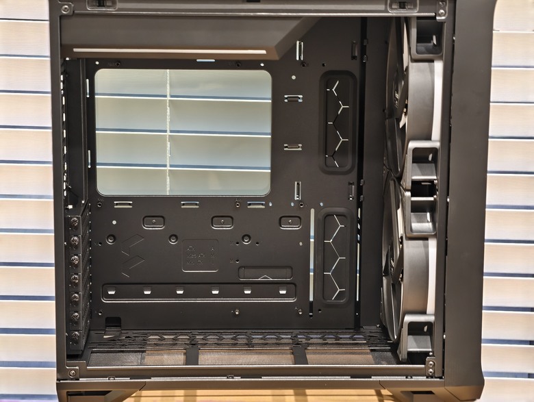 (舊殼開箱) 主打高風量的散熱布局，Fractal Design Torrent Compact & Nano開箱試用