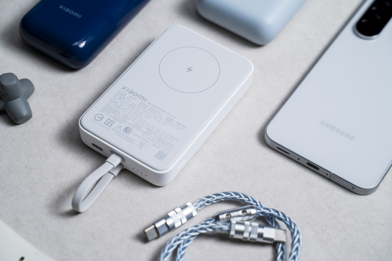 【開箱測試】Xiaomi 磁吸自帶線行動電源 10000mah 33W 便宜實用 但缺點明顯