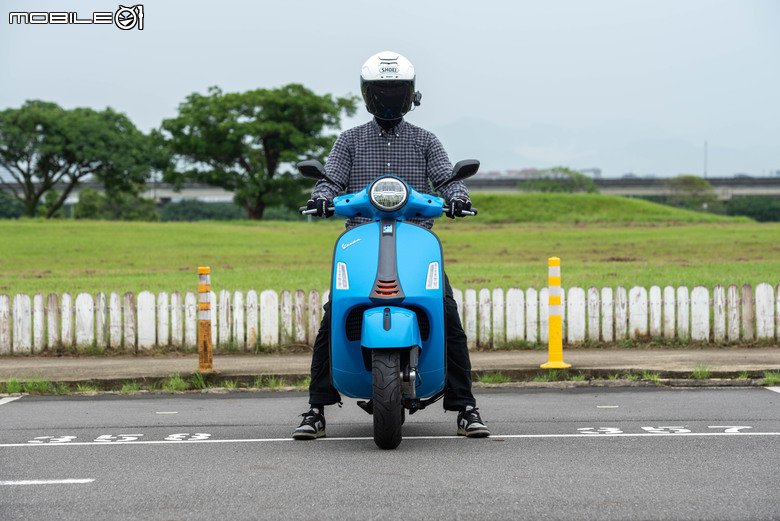 Vespa GTS 300 Super Sport 從容穿梭 自在馳騁｜老偉士的靈魂、新世代的進化！