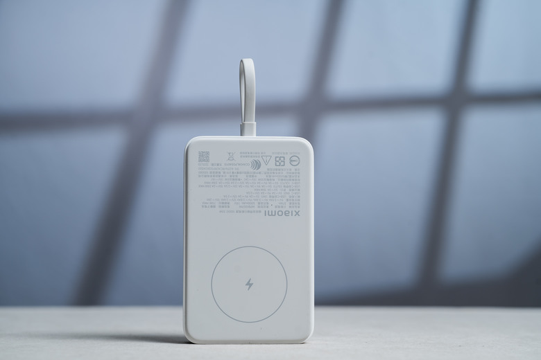 【開箱測試】Xiaomi 磁吸自帶線行動電源 10000mah 33W 便宜實用 但缺點明顯