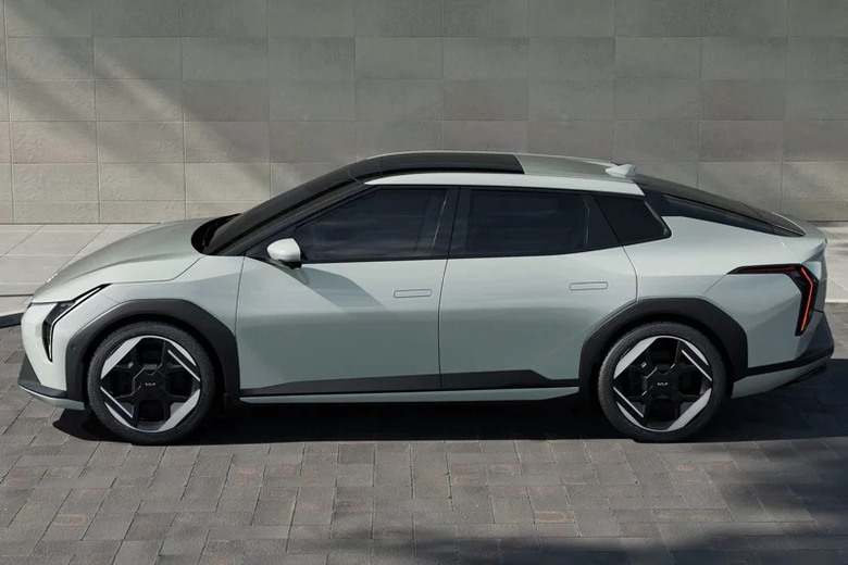 能挑戰Tesla Model 3大位嗎？全新Kia EV4 Fastback公布英國售價！