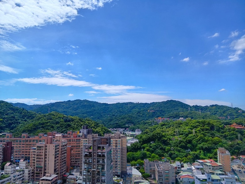 SHARP AQUOS wish5簡單開箱體驗