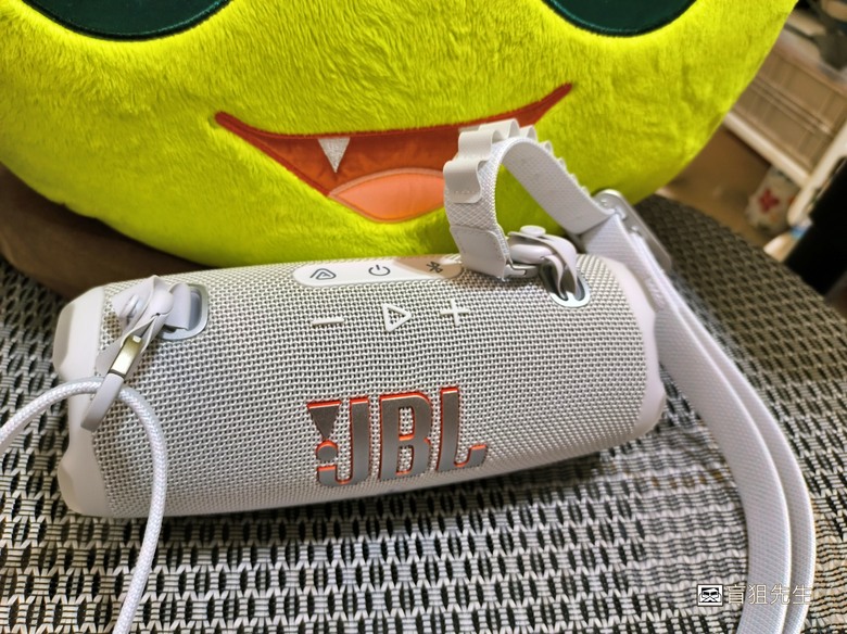 【盲狙先生傳95】JBL CHARGE 6 | 睽違四年發燒級可攜式藍牙喇叭再登場,多種功能翻新驚喜加倍!