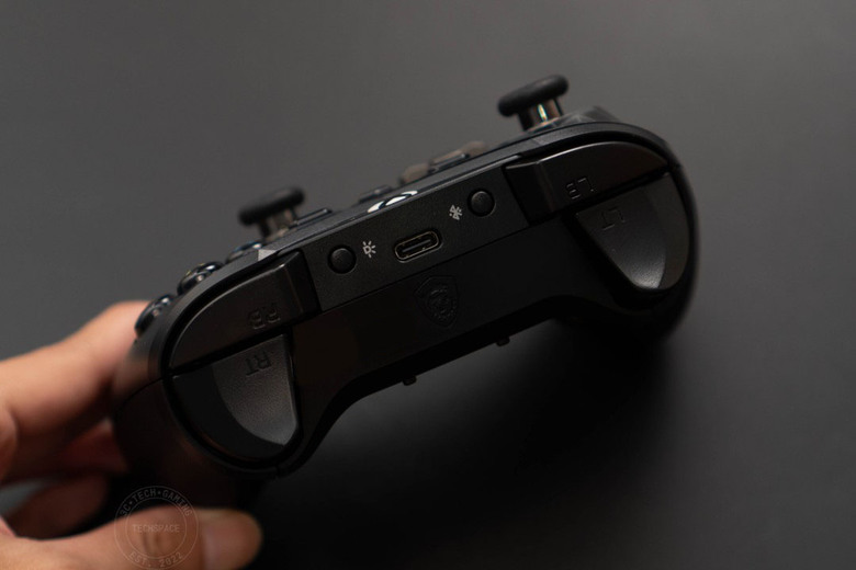 點我看大圖 MSI FORCE PRO WIRELESS 電競搖桿開箱評測 | 三段式霍爾效應觸發、48hrs 超強自定義長效沈浸體驗
