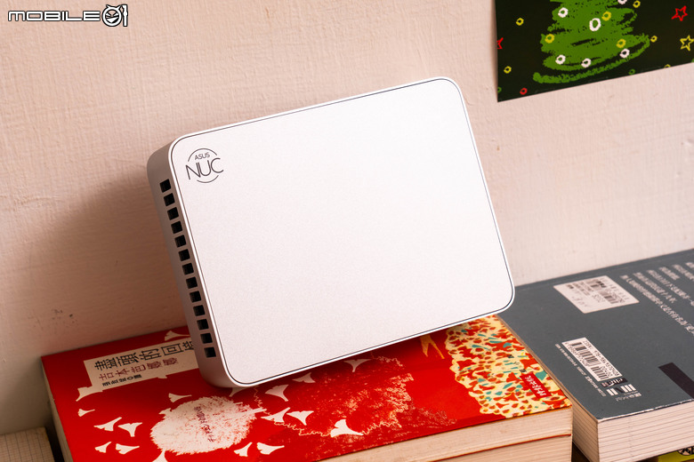 ASUS NUC 15 Pro Plus 開箱實測 在小巧體積內具備記憶體／SSD 擴充能量