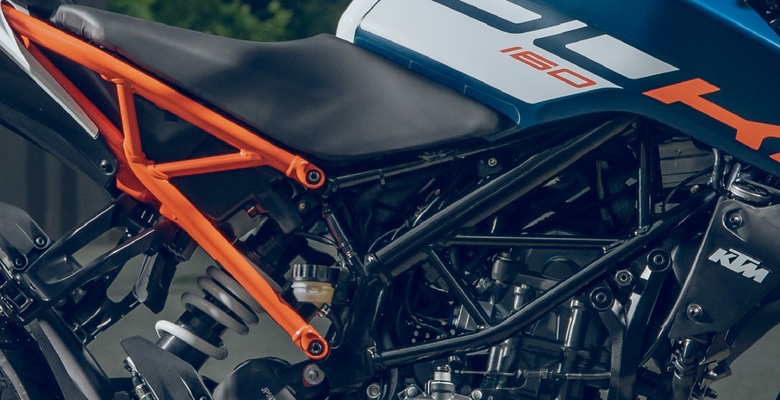 【海外快訊】KTM DUKE 160印度發表售價184,000盧比折合新台幣約63,000元!!全新引擎還有標配前後WP避震器。