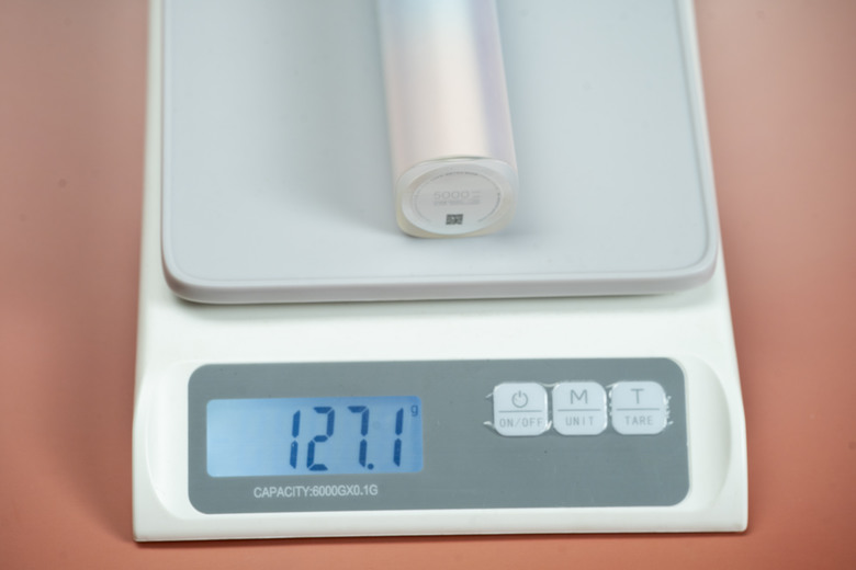 【開箱測試】LOFFEE 釉光多功能行動電源 5000mah 外觀精緻 效能其次