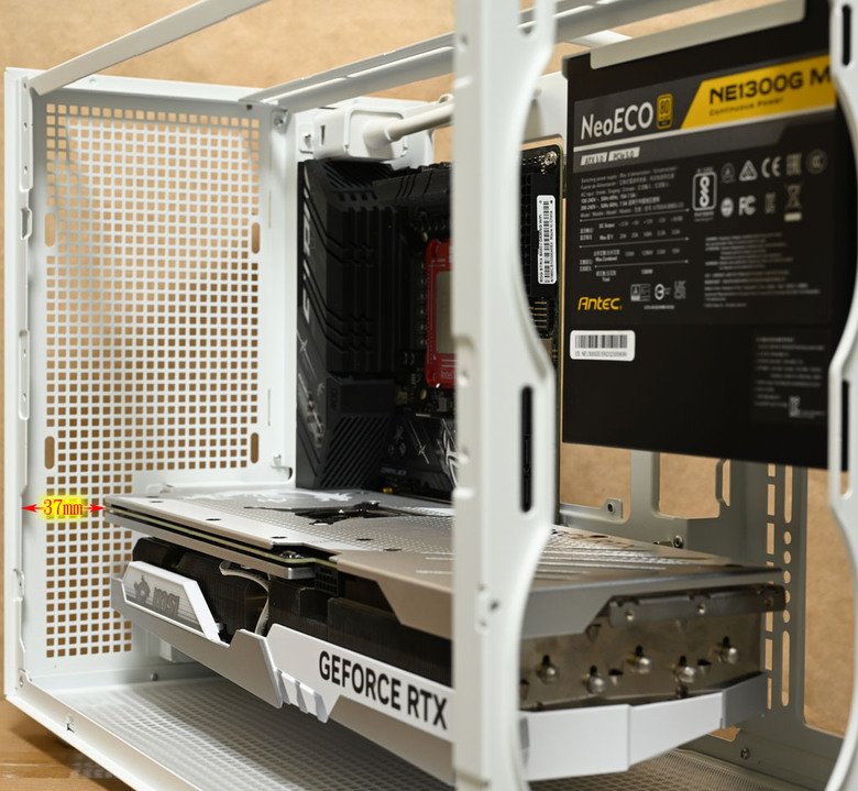 點我看大圖 DEEPCOOL CH260 WH機殼開箱