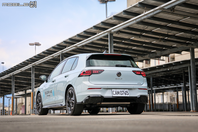 Volkswagen Golf 280 eTSI R-Line 試駕｜科技指數升級、仍為經典之作！