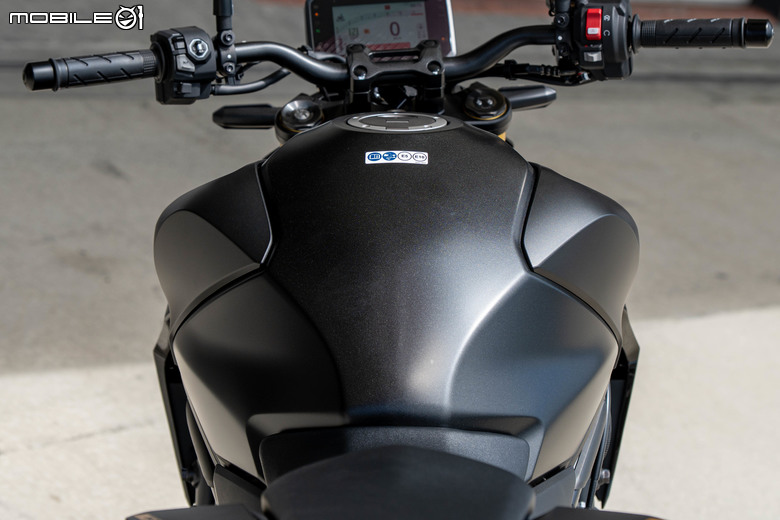 Honda CB1000 Hornet SP賽道試駕｜黑金配色低調奢華，Öhlins懸吊加持
