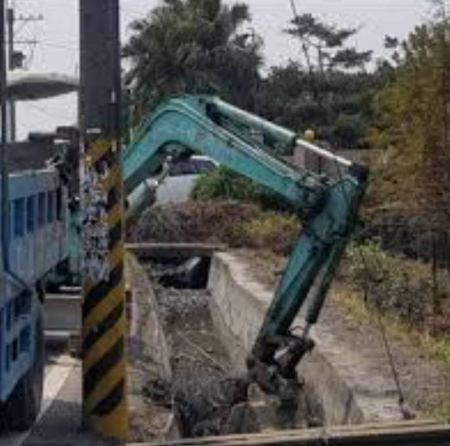 點我看大圖 何博文台南挖水溝 林佳新「1張怪手照」網讚突破盲點