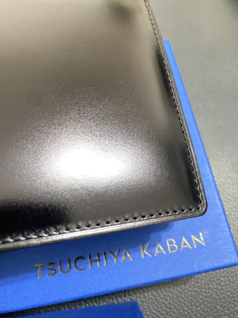 【開箱】土屋鞄製造所|2025 新色「黑/黑」馬臀皮夾|購買前掙扎、品牌售後(持續更新使用心得)