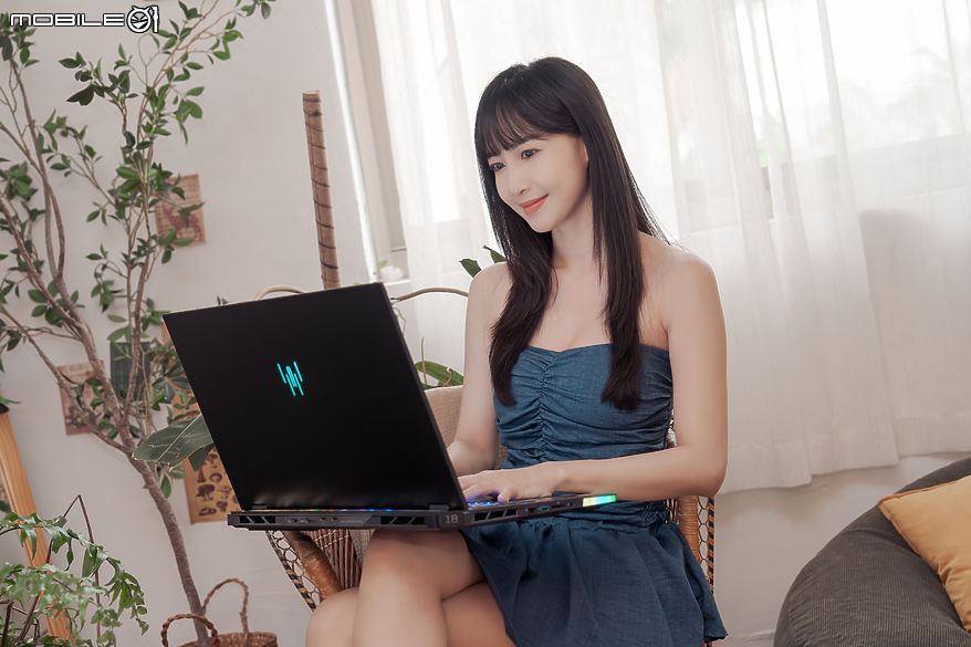 點我看大圖 Acer Predator Helios 18 AI 測試報告|旗艦掠奪者滿血回歸