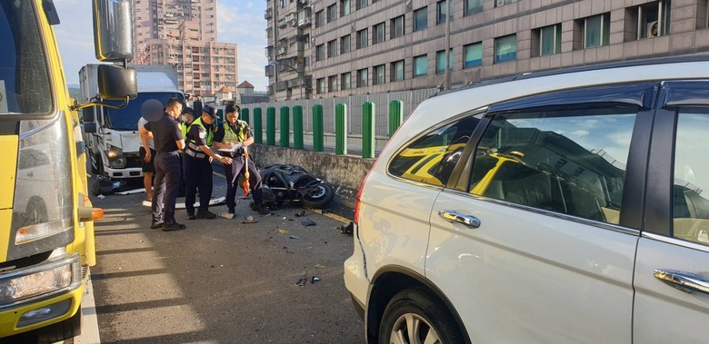 台64線車禍!大型重機🏍️🏍️遭追撞再追撞前車🚗