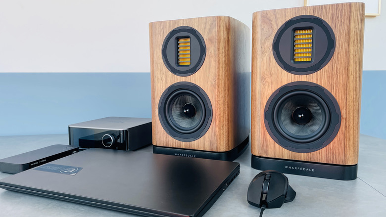 【阿洪開箱中】實測 Wiim Amp Ultra 串流擴大機 搭配 Klipsch 600M書架喇叭 — 可能在房間實現 電競與劇院雙修?