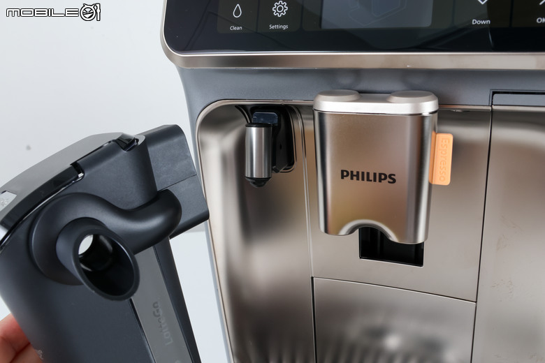 飛利浦 Philips EP5500 LatteGo 全自動義式咖啡機開箱|20種以上飲品選擇,從義式濃縮到冰雲朵拿鐵一次滿足!