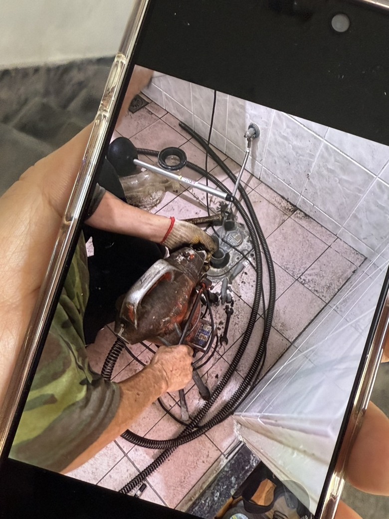 二樓鄰居抱怨裝潢導致糞管阻塞反流