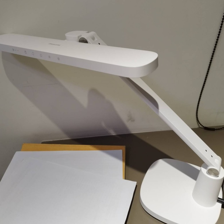 分享 租屋小套房光源改造!夜讀仔的書桌救星