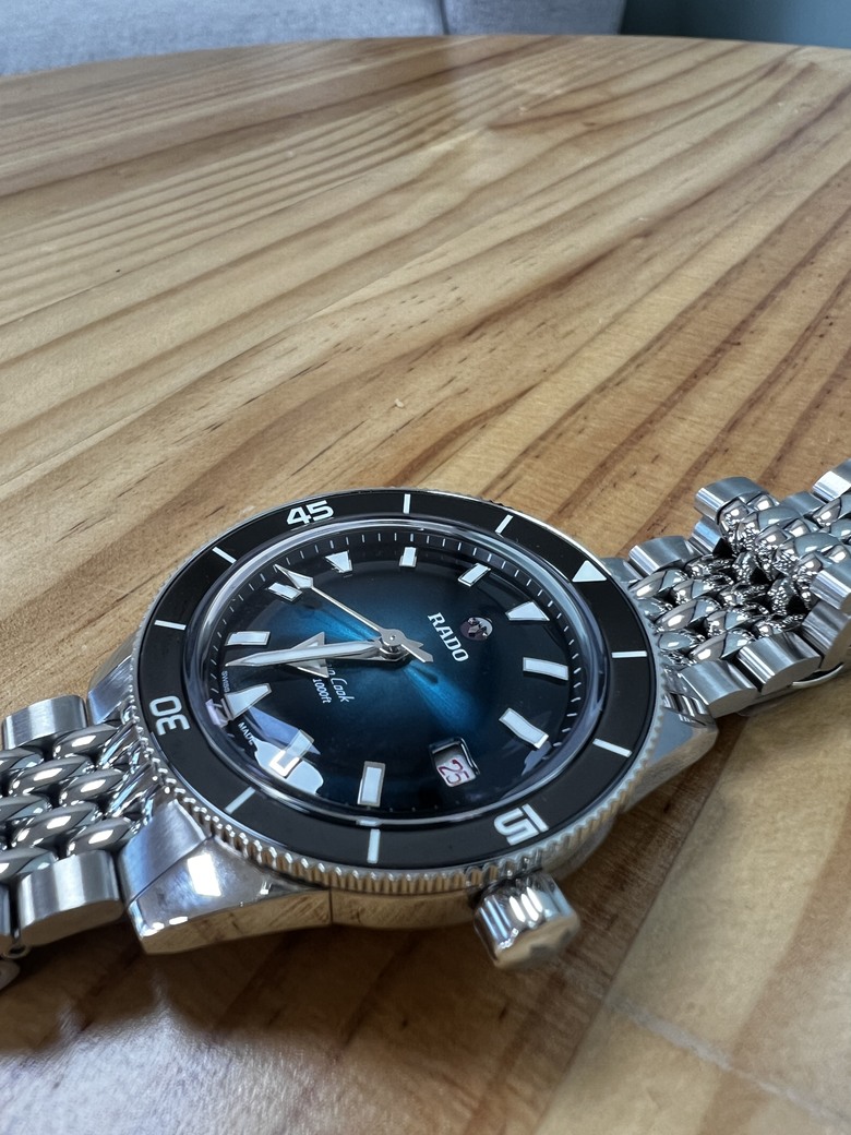 【開箱】女友原本只想看展,結果我七夕提前破產|Rado Captain Cook 39mm 對錶入手記