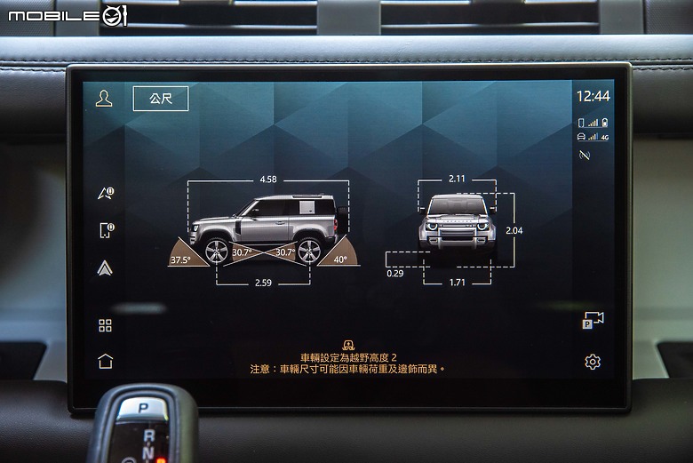 Defender 90 with County Pack 試駕｜帶點復古味，穿梭城市街景一樣對味！