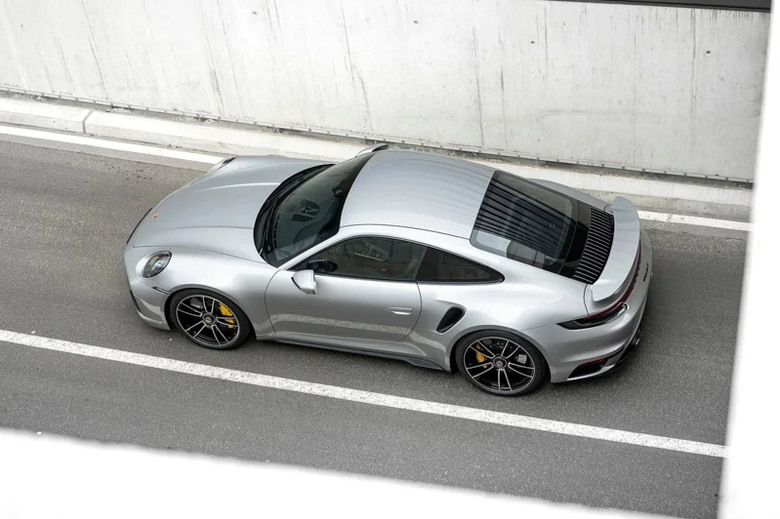 油電系統上陣！992.2世代Porsche 911 Turbo S蓄勢待發！