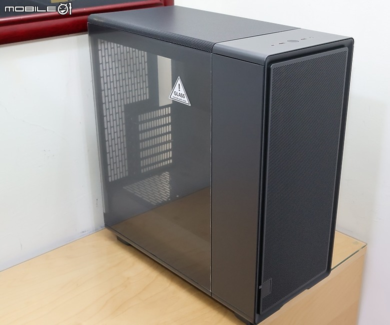 點我看大圖 North 的簡約平價版 Fractal Design Epoch 開箱