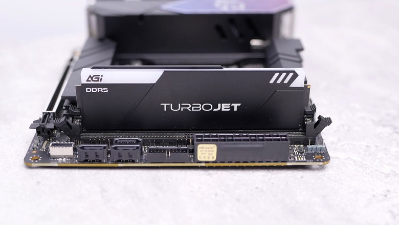 組一台已經準備好鬼轉 GTA 6 遊戲主機的偽 ITX 家用伺服器！