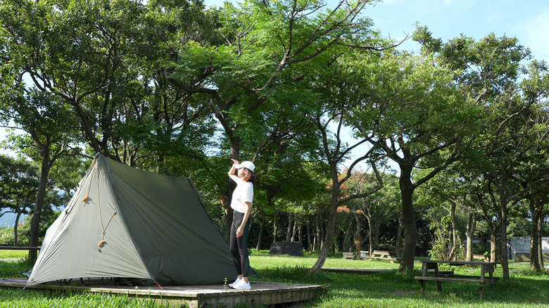 【SOLO CAMPING】女子單人露營｜在36度高溫0海拔｜名人指定的教練教的皮拉提斯 學到就賺到｜#碉堡露營區｜