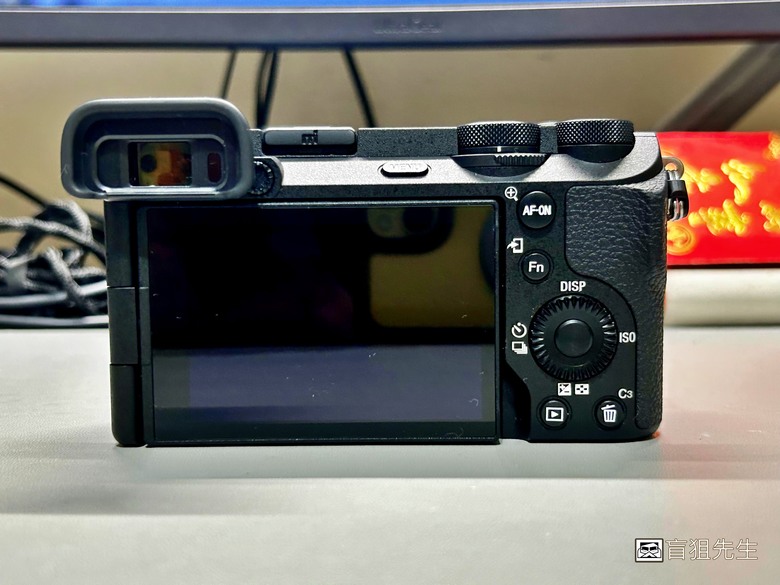 【盲狙先生傳100】SONY a6700M 被小惡魔推坑篇 | SEL18135 KIT鏡+SEL16F2.8，街拍、旅遊一次到位的入門機首選