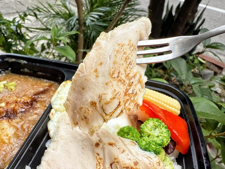 創意燴飯餐盒,舒肥肉品+獨家七種自製醬料,健康美味外帶外送新選擇!