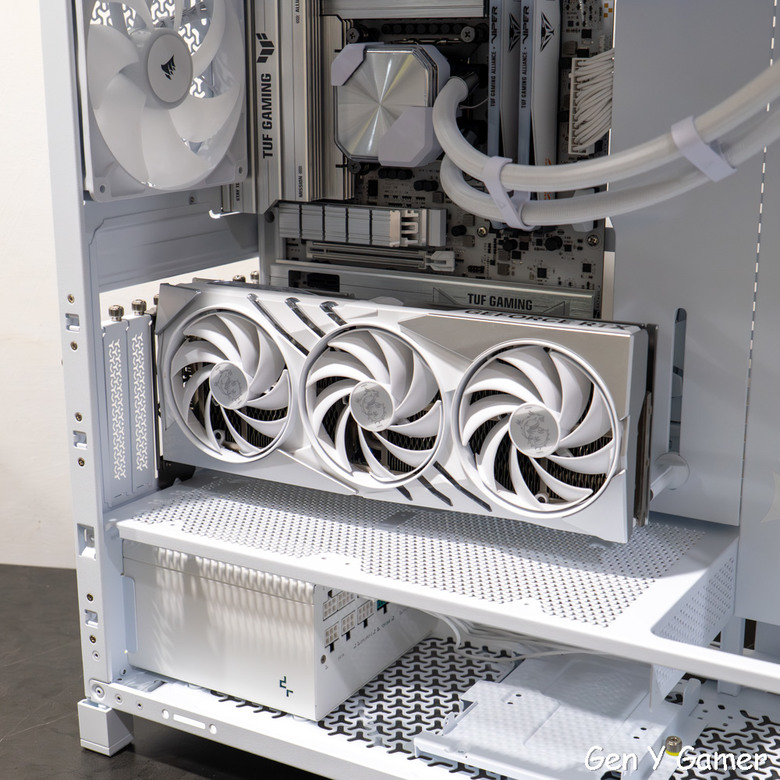 點我看大圖 模組化尬洞洞板!CORSAIR FRAME 5000D RS ARGB