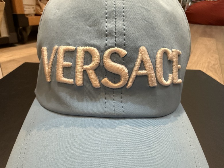 「開箱」Thom Browne 踝靴 & 四條槓毛衣 & VERSACE 帽子