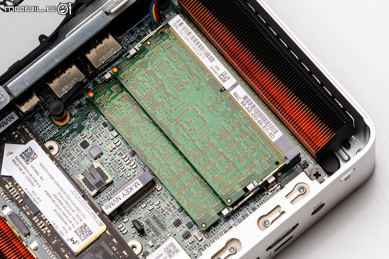 ASUS NUC 15 Pro Plus 開箱實測 在小巧體積內具備記憶體／SSD 擴充能量
