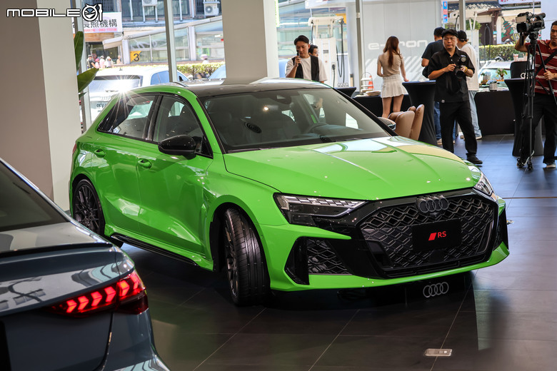 Audi RS 3 雙車型同步發表｜五缸渦輪帶來400匹強大性能、售價350.3萬元起！
