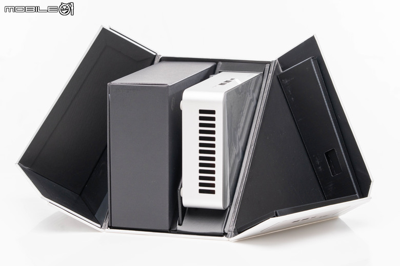 ASUS NUC 15 Pro Plus 開箱實測 在小巧體積內具備記憶體／SSD 擴充能量