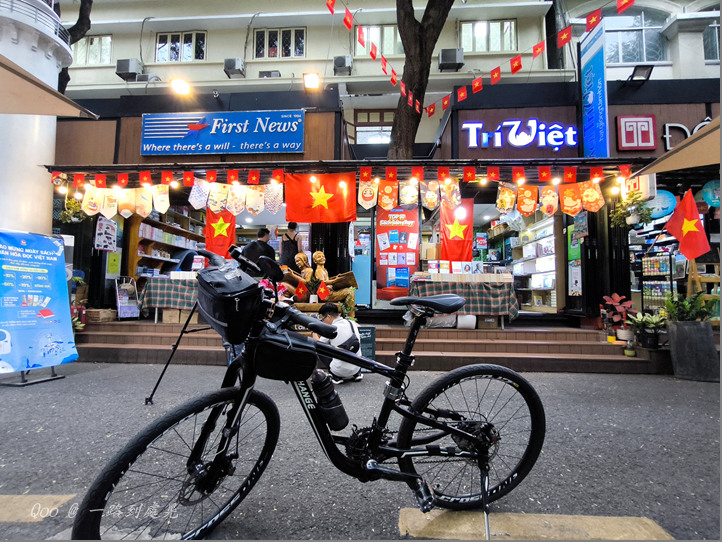 點我看大圖 一路到處晃---越南單車日誌 (渡輪過河、再渡海到「頭頓市」)