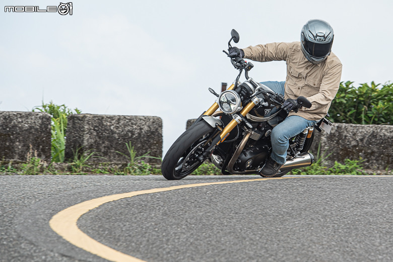 Triumph Speed400 試駕報告 | 動力飽滿、輕巧無壓力的日常坐騎!