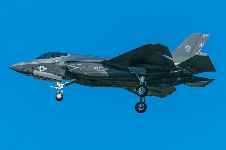F-35C戰鬥機在美國加州中部的勒莫爾海軍航空站附近墜毀