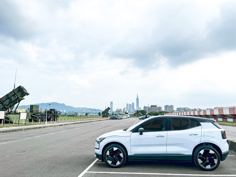 感謝車友讓我入坑,EX30開箱