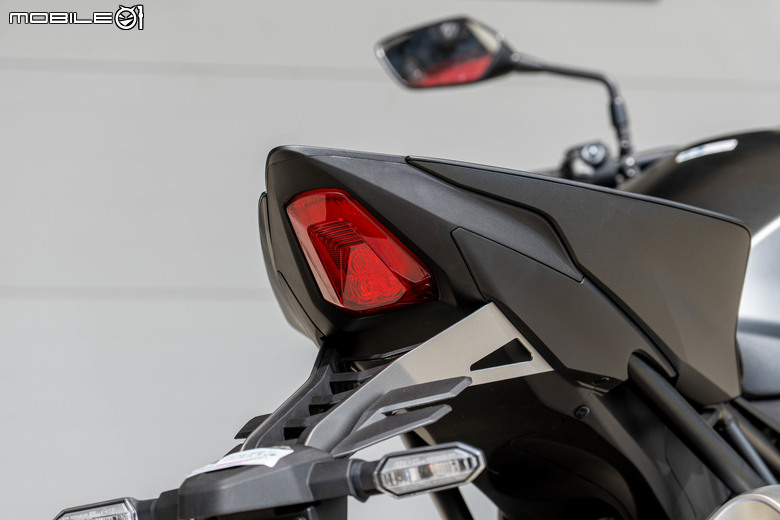 Honda CB1000 Hornet SP賽道試駕｜黑金配色低調奢華，Öhlins懸吊加持