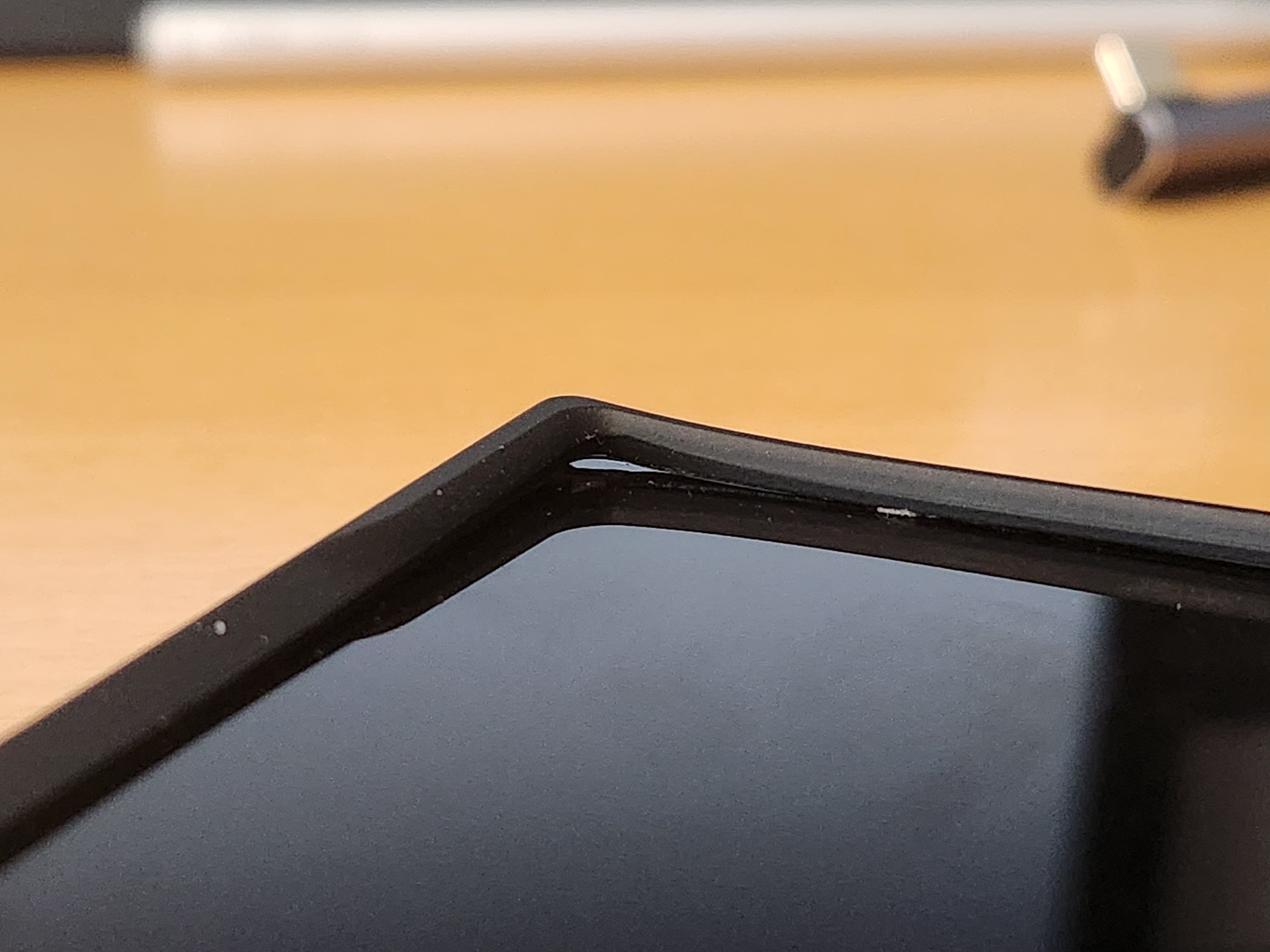 請問有買「 Z Fold7 Spigen - Capella 霧面磁吸保護殼」的同學是否有這個問題？