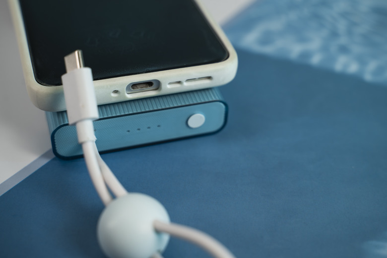 【開箱測試】OPPO 22.5W能量果凍快充行動電源 10000mah 外觀亮眼 適合蘋果用戶