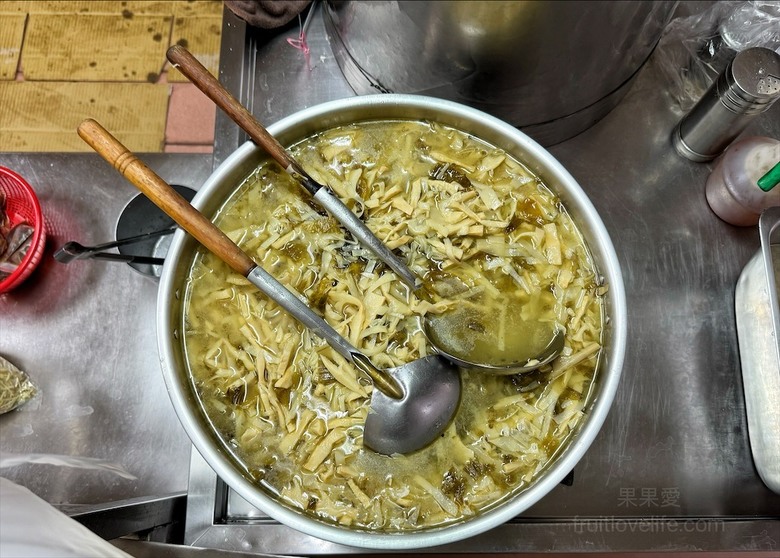 一間很不起眼且容易錯過的鵝肉店，肉質鮮甜，鹹淡適中
