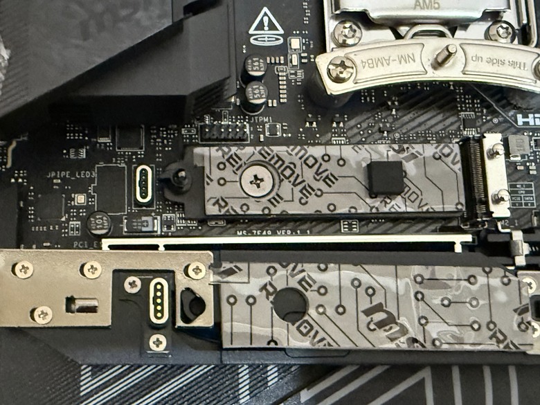 超值AMD 9950X配MSI X870E CARBON +PA602木質金屬版 機殼