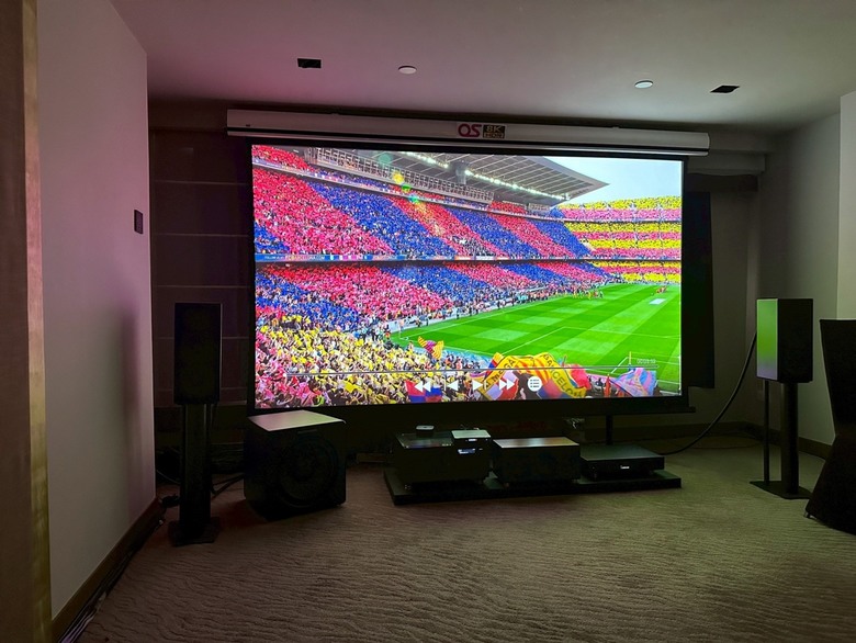 逛TAA音響大展，考慮購入Epson EH-LS9000W