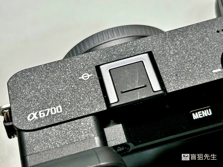 【盲狙先生傳100】SONY a6700M 被小惡魔推坑篇 | SEL18135 KIT鏡+SEL16F2.8,街拍、旅遊一次到位的入門機首選
