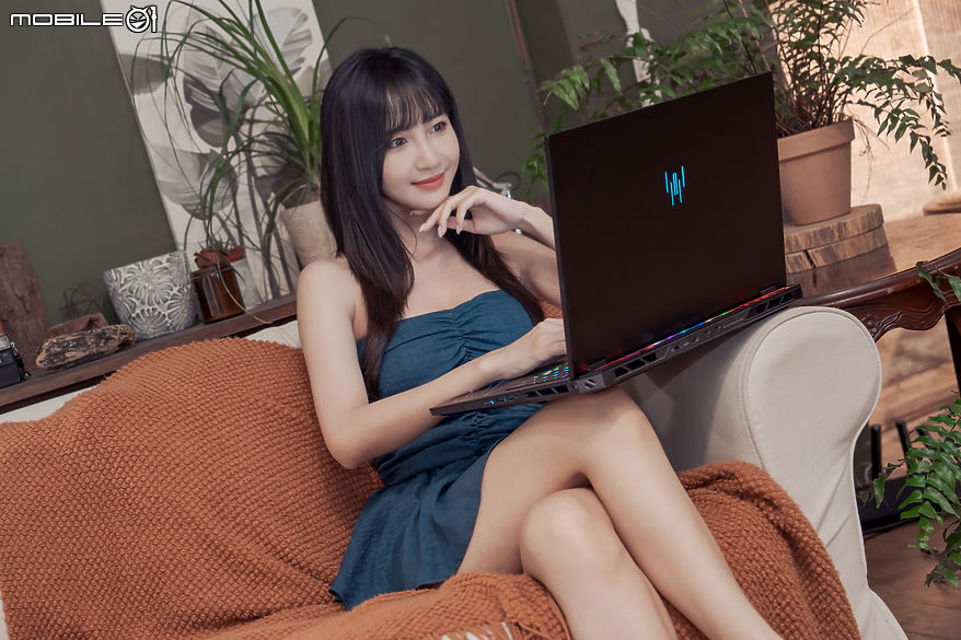 點我看大圖 Acer Predator Helios 18 AI 測試報告|旗艦掠奪者滿血回歸